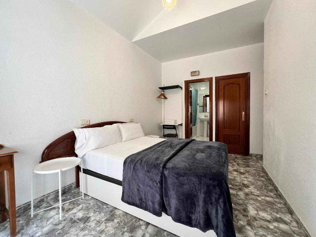Hostal Palacios Fuencarral Madrid Kültér fotó