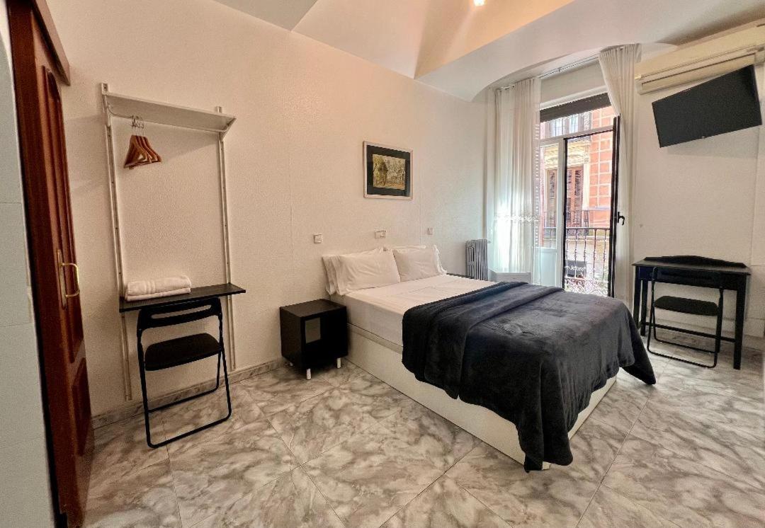 Hostal Palacios Fuencarral Madrid Kültér fotó