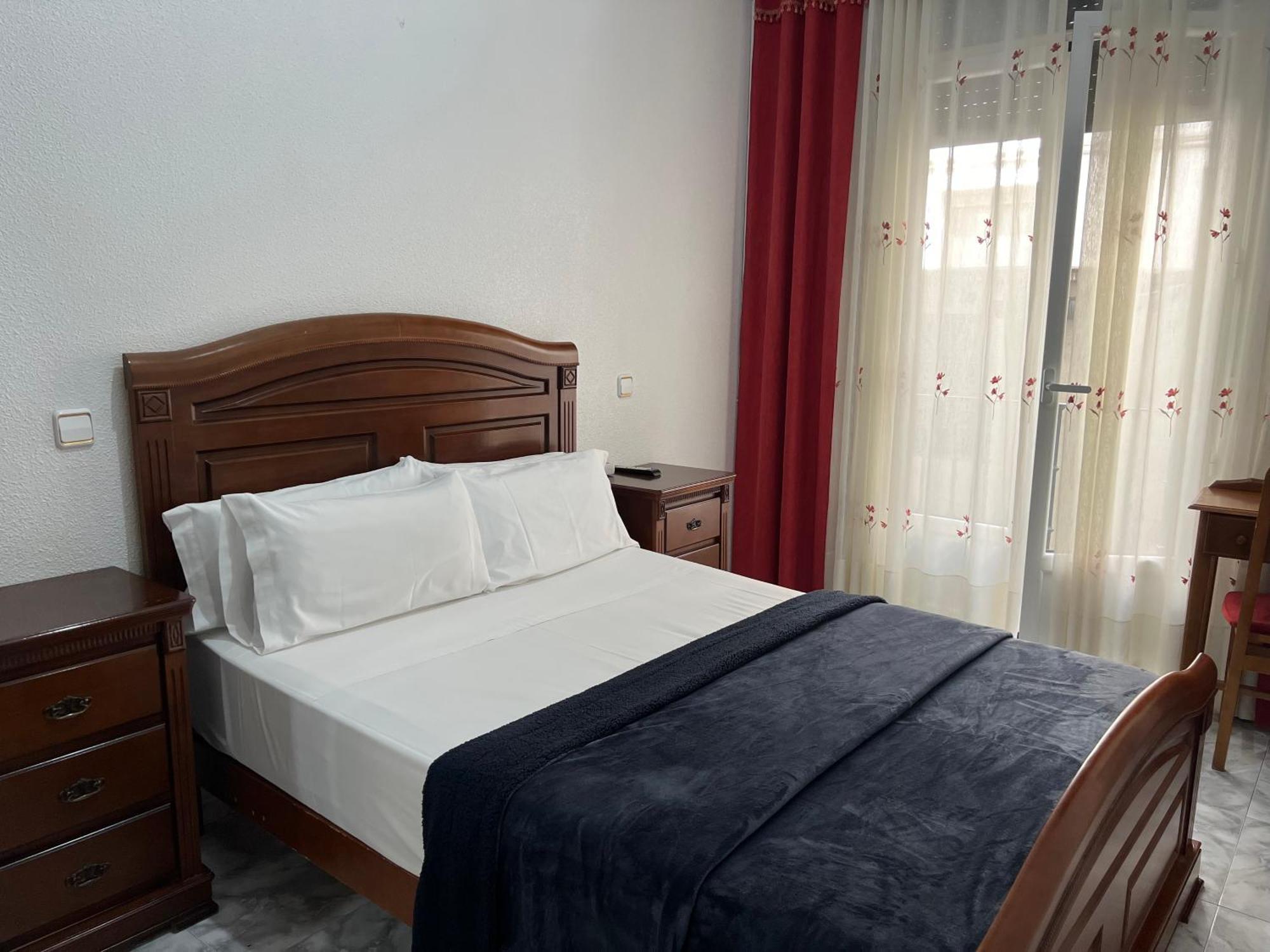 Hostal Palacios Fuencarral Madrid Kültér fotó