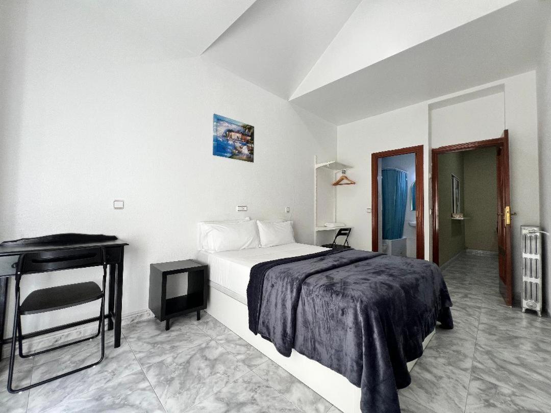 Hostal Palacios Fuencarral Madrid Kültér fotó