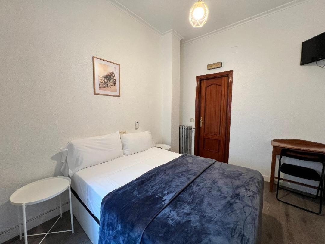 Hostal Palacios Fuencarral Madrid Kültér fotó