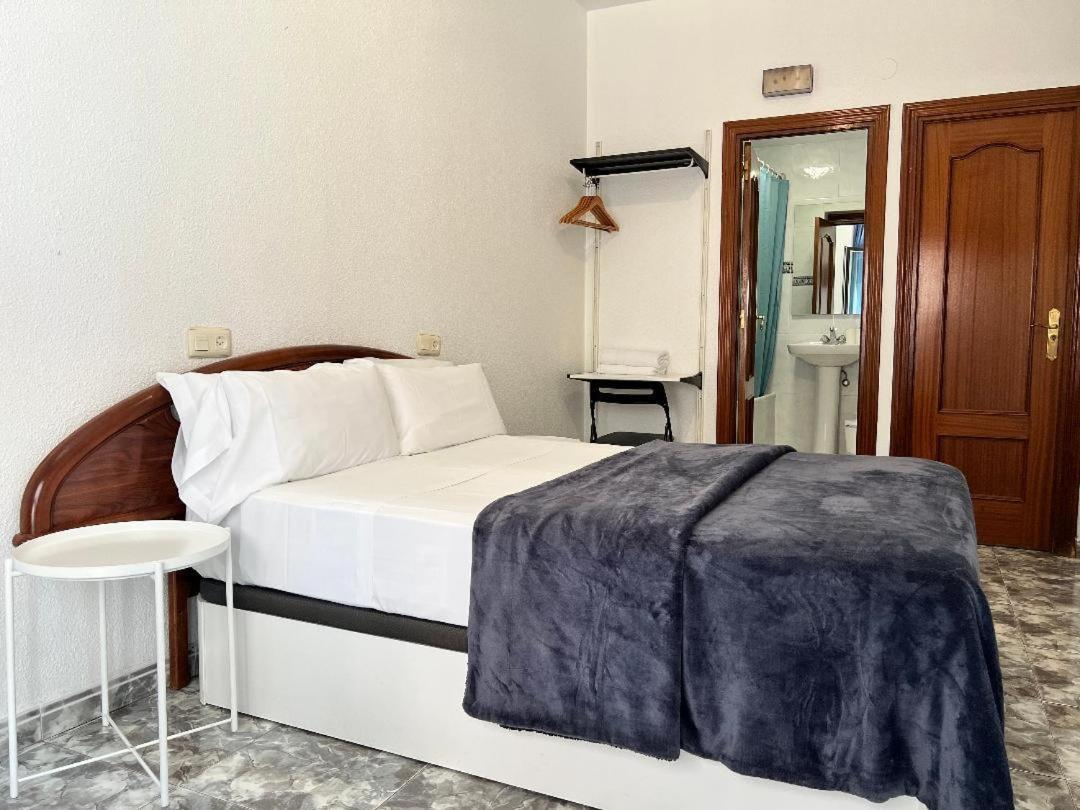 Hostal Palacios Fuencarral Madrid Kültér fotó
