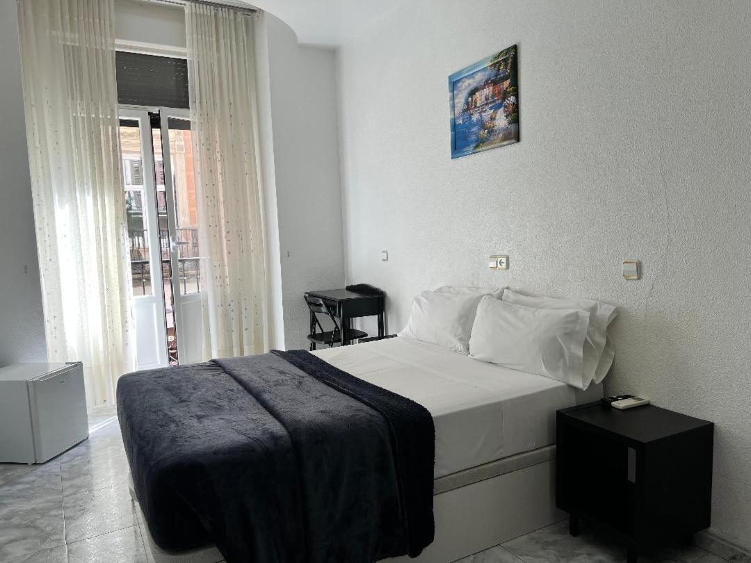Hostal Palacios Fuencarral Madrid Kültér fotó