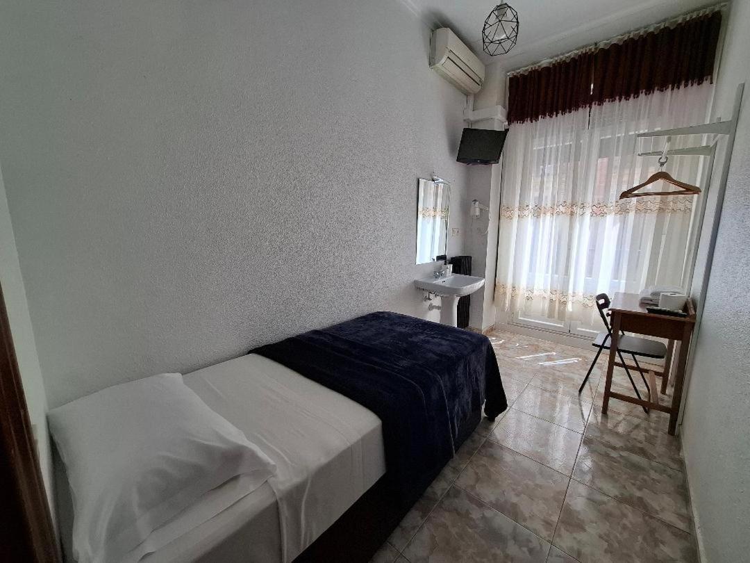 Hostal Palacios Fuencarral Madrid Kültér fotó