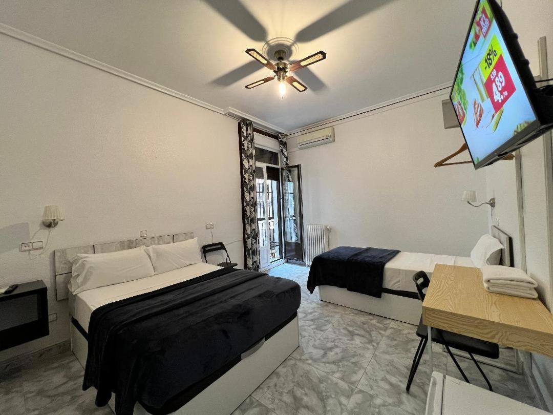 Hostal Palacios Fuencarral Madrid Kültér fotó