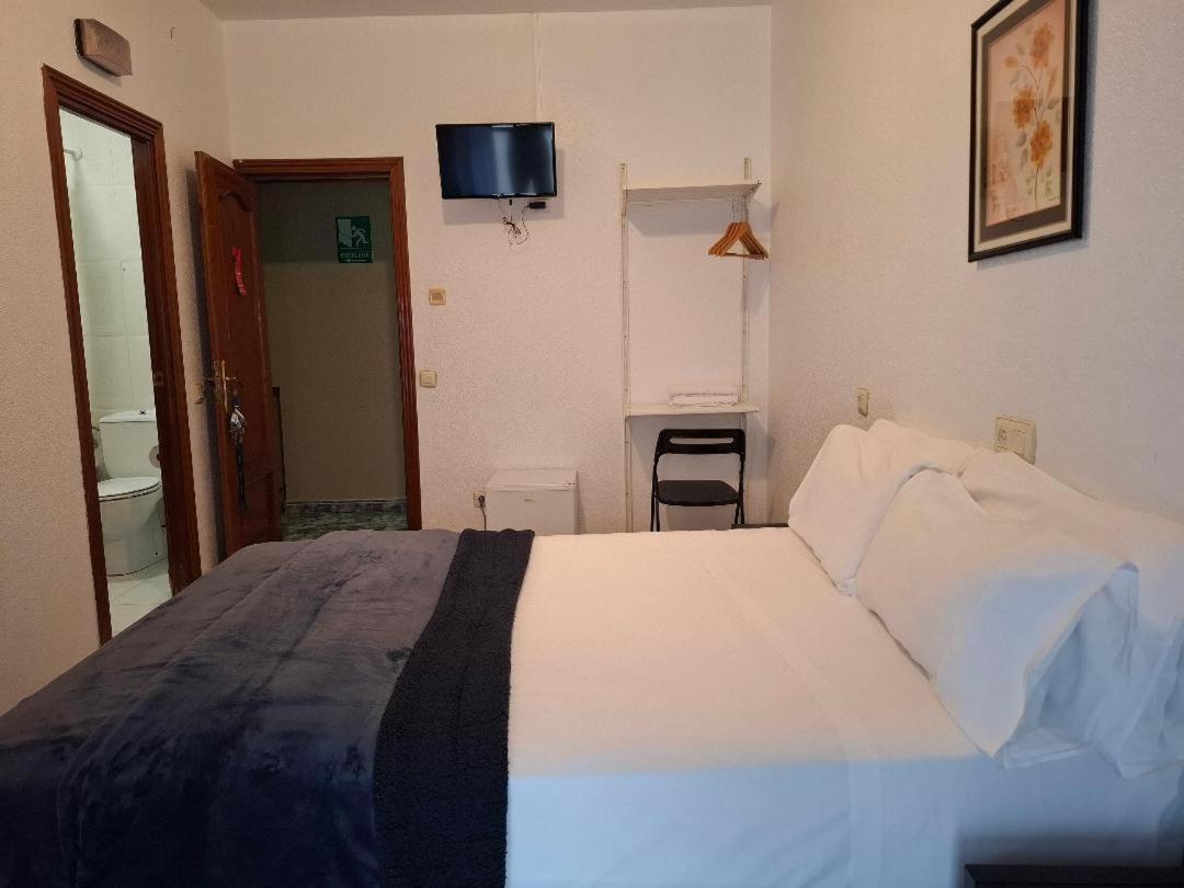Hostal Palacios Fuencarral Madrid Kültér fotó