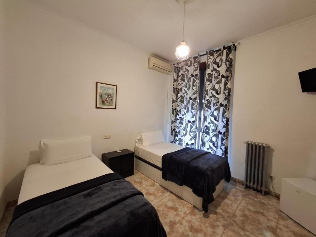 Hostal Palacios Fuencarral Madrid Kültér fotó