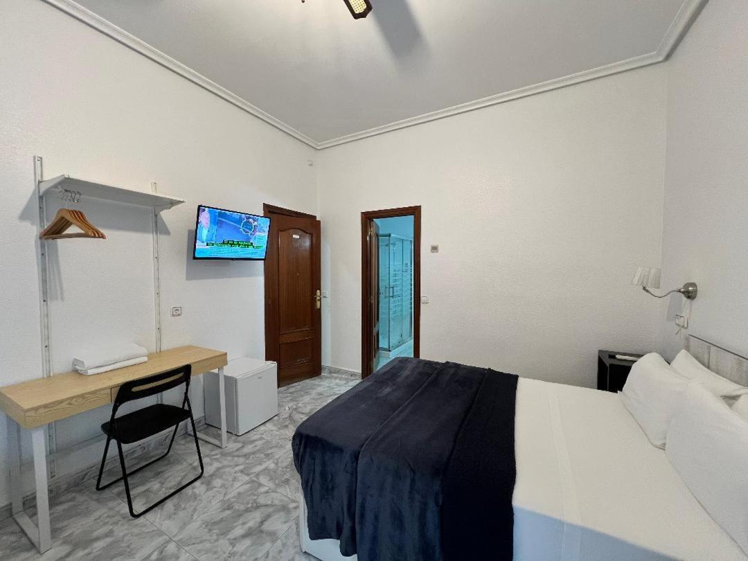 Hostal Palacios Fuencarral Madrid Kültér fotó