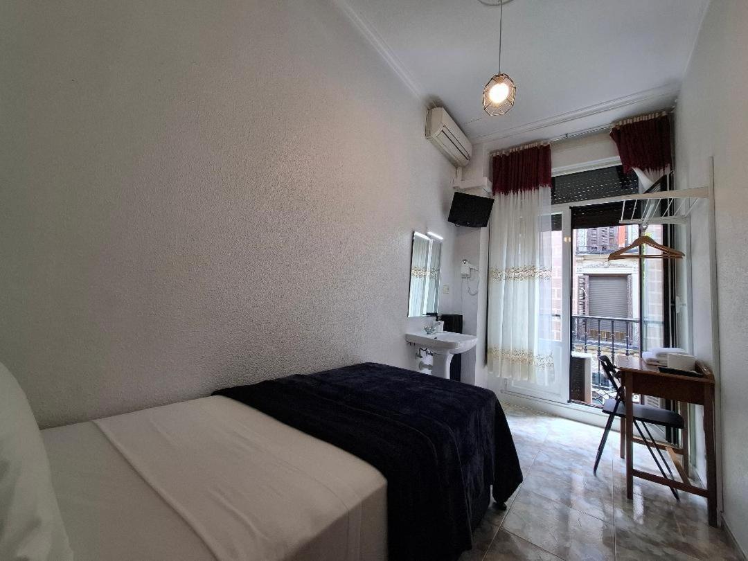 Hostal Palacios Fuencarral Madrid Kültér fotó
