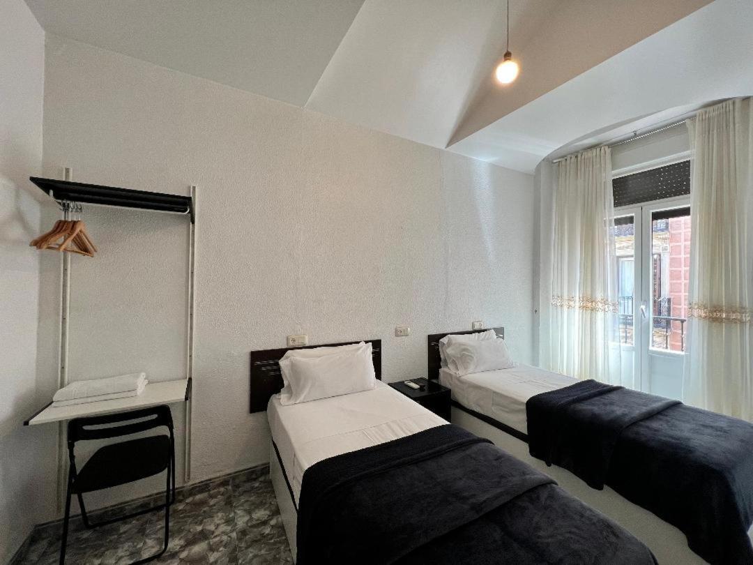 Hostal Palacios Fuencarral Madrid Kültér fotó