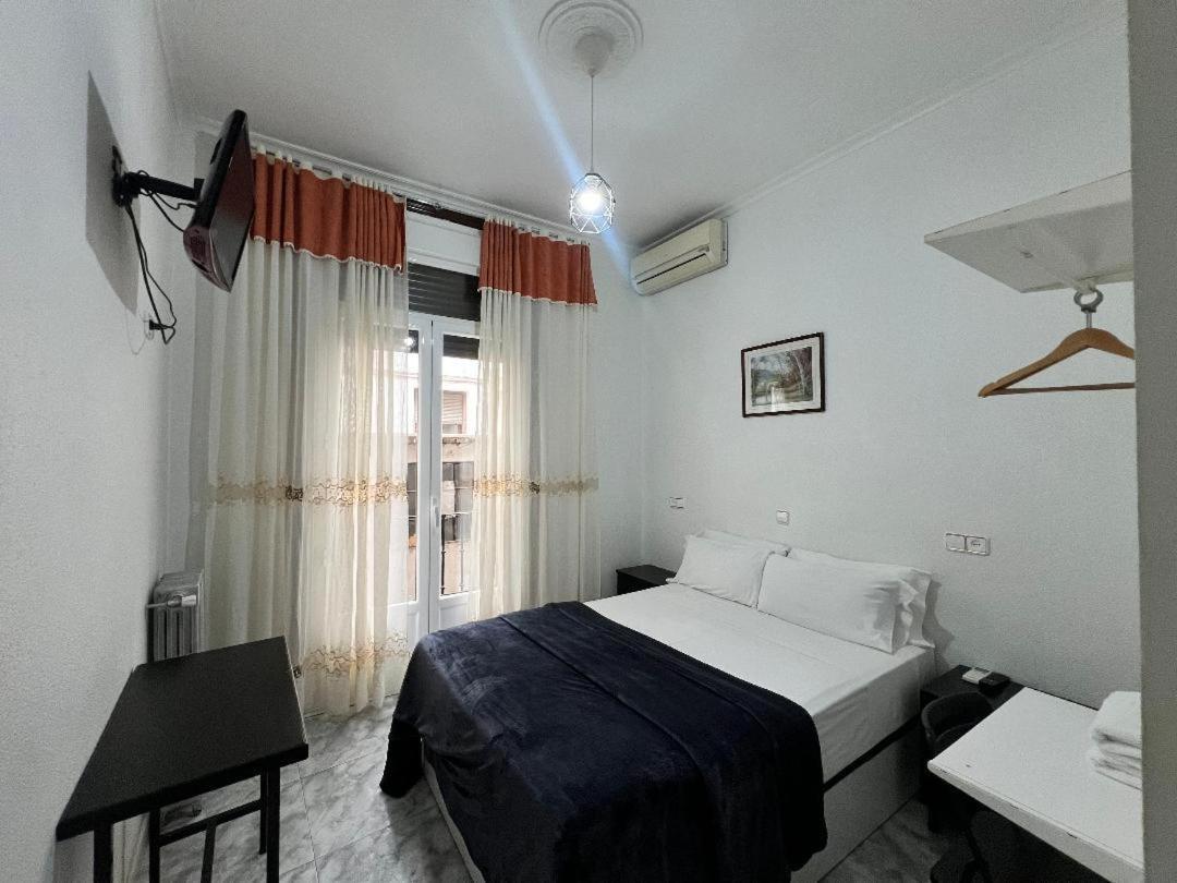 Hostal Palacios Fuencarral Madrid Kültér fotó