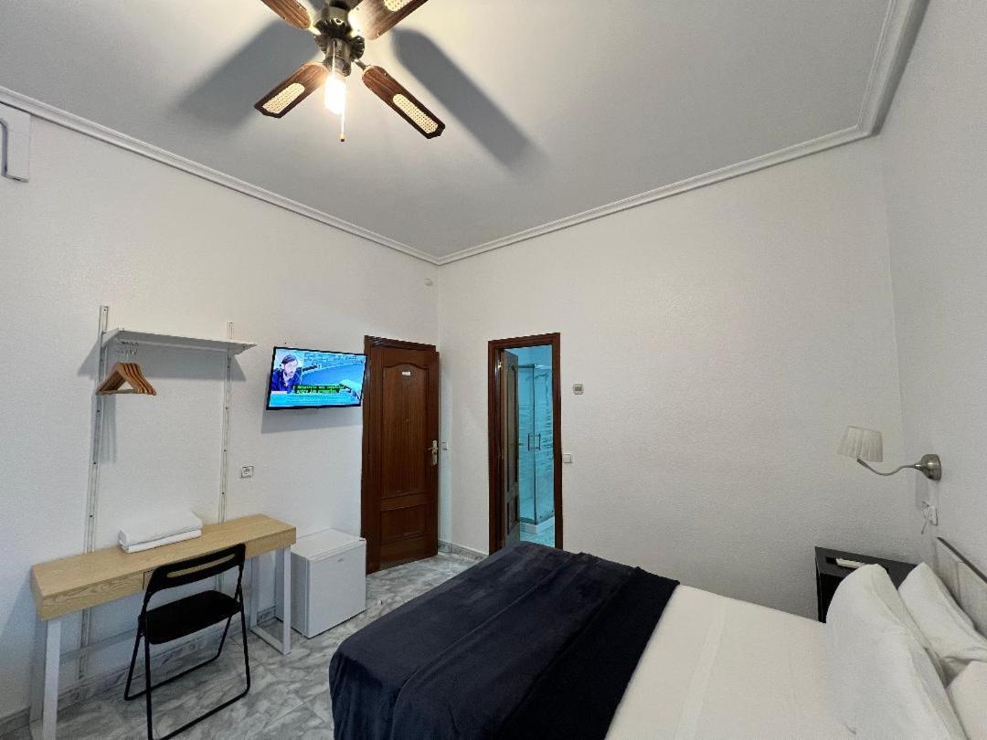 Hostal Palacios Fuencarral Madrid Kültér fotó