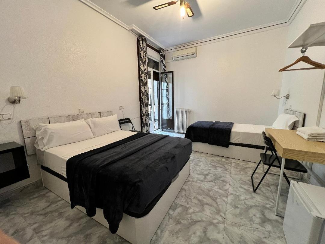 Hostal Palacios Fuencarral Madrid Kültér fotó
