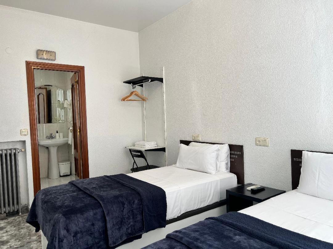 Hostal Palacios Fuencarral Madrid Kültér fotó