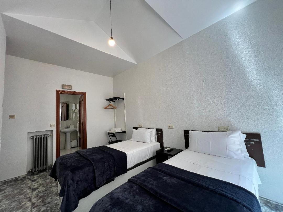 Hostal Palacios Fuencarral Madrid Kültér fotó