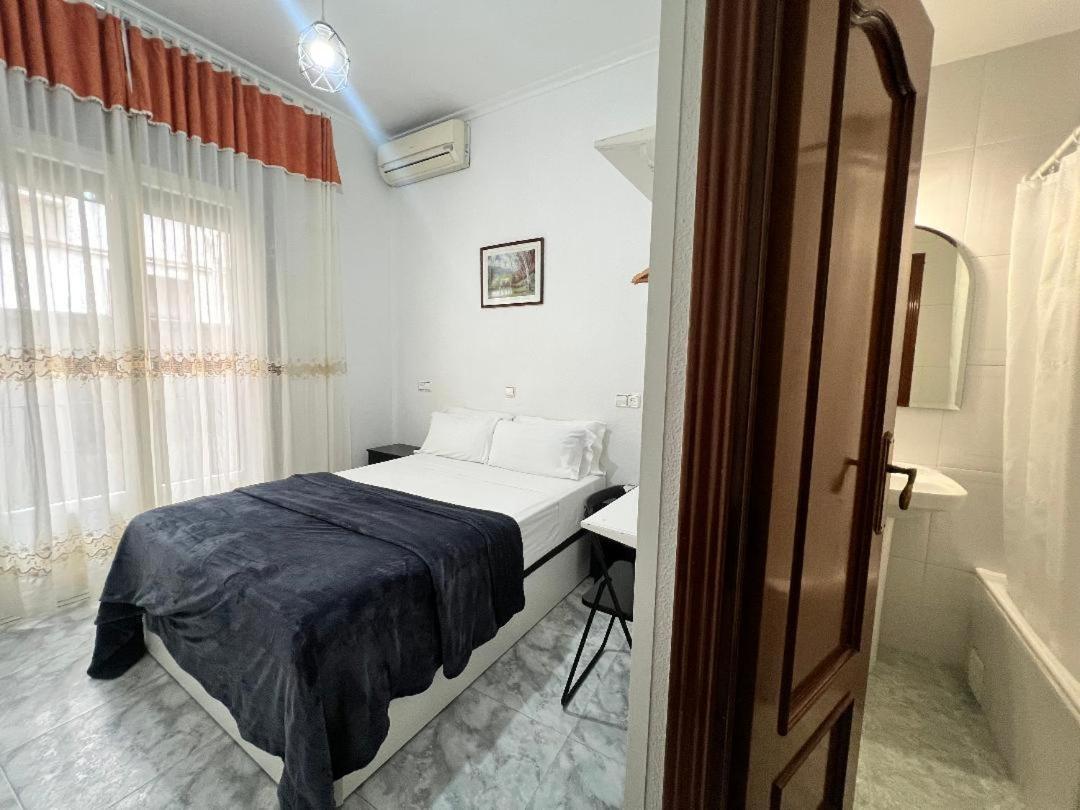 Hostal Palacios Fuencarral Madrid Kültér fotó