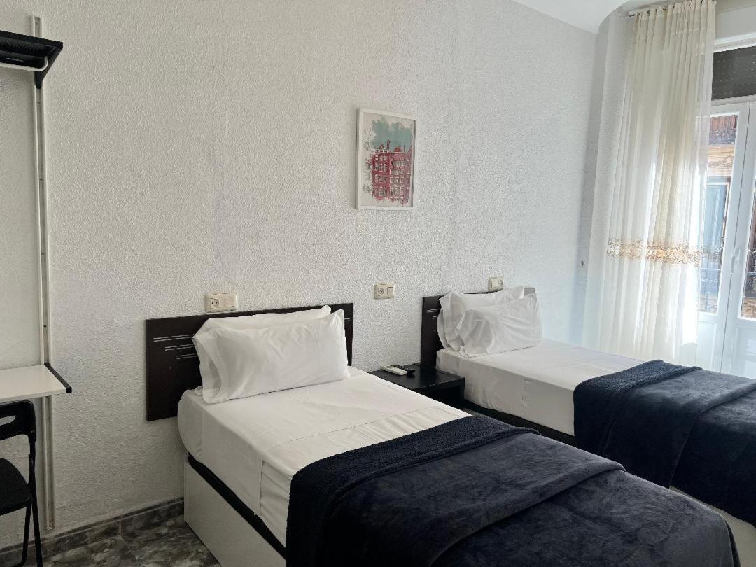 Hostal Palacios Fuencarral Madrid Kültér fotó