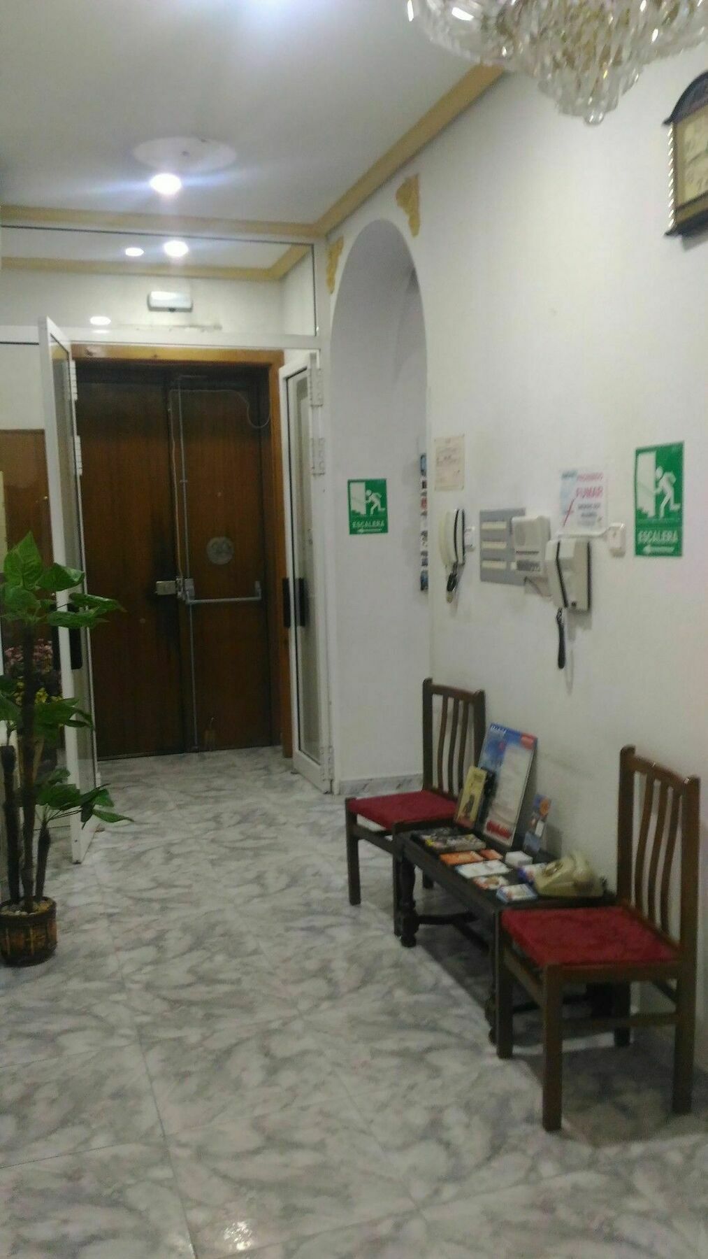 Hostal Palacios Fuencarral Madrid Kültér fotó