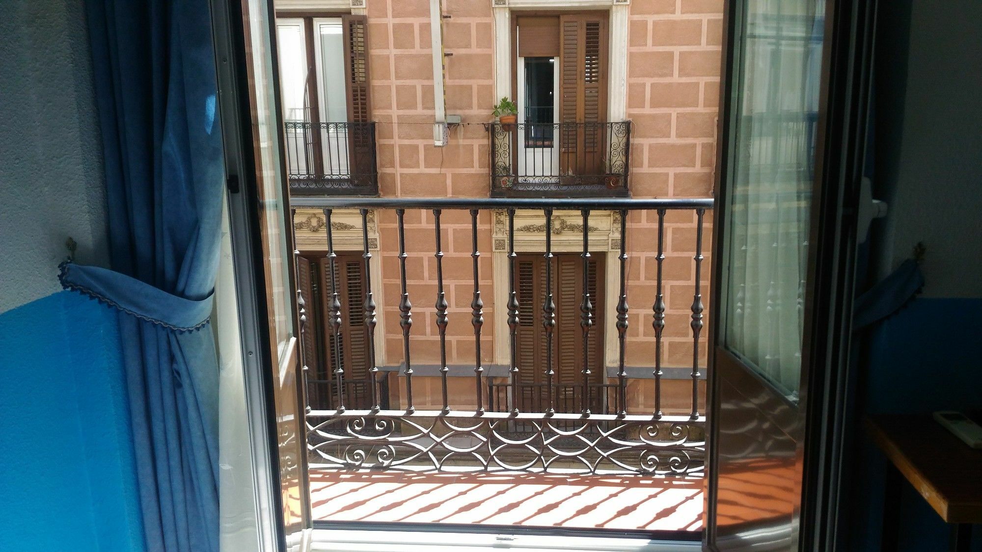 Hostal Palacios Fuencarral Madrid Kültér fotó