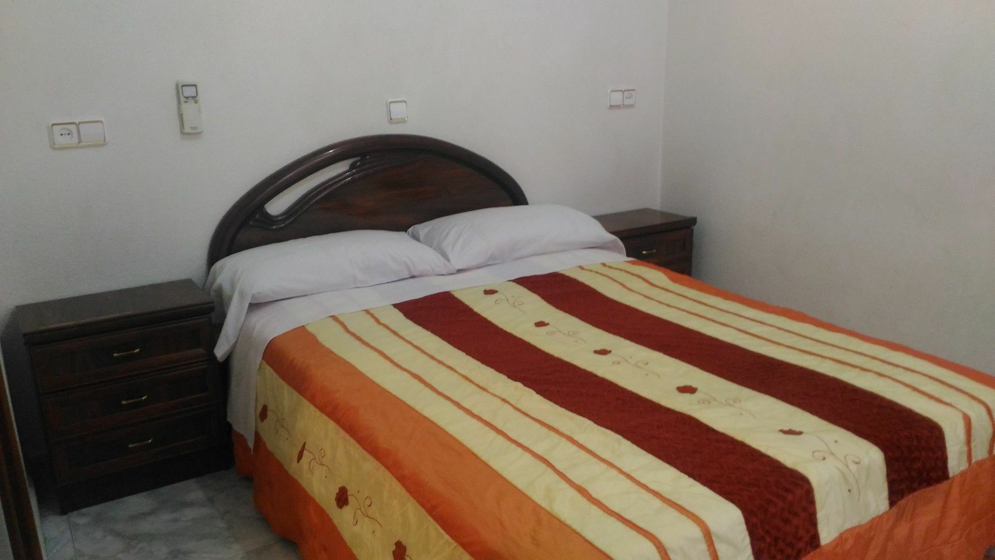 Hostal Palacios Fuencarral Madrid Kültér fotó
