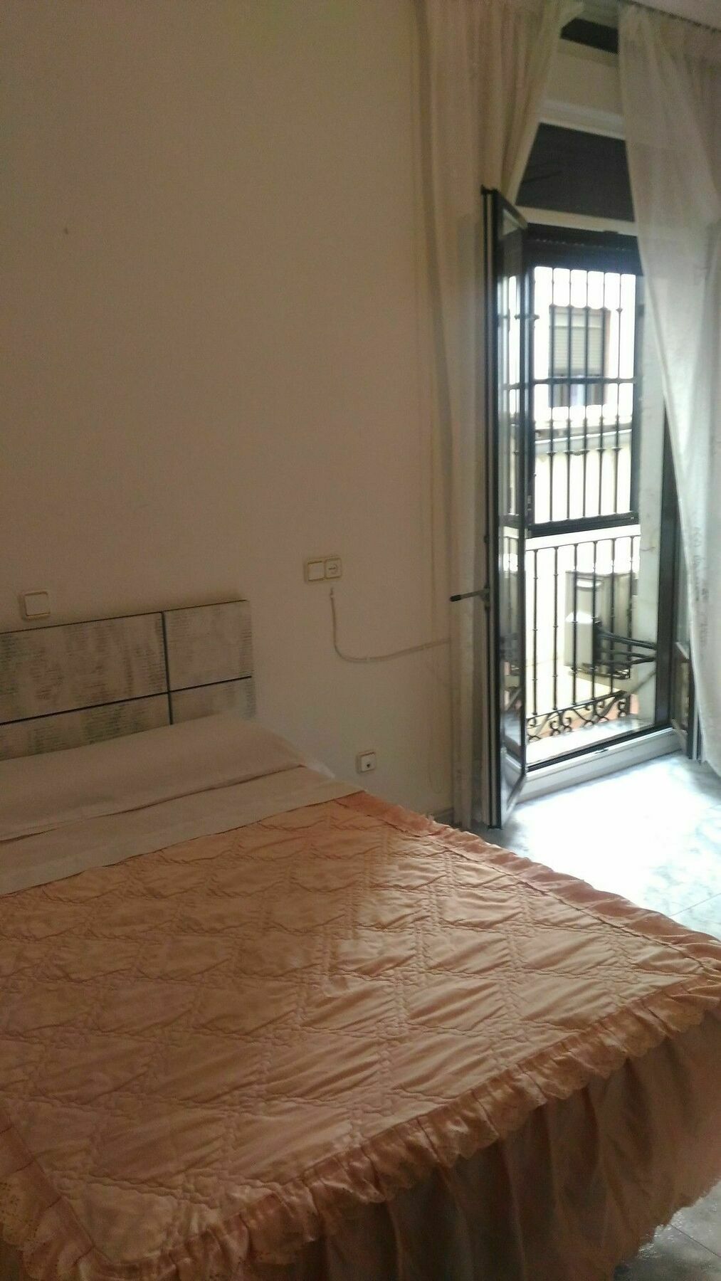 Hostal Palacios Fuencarral Madrid Kültér fotó