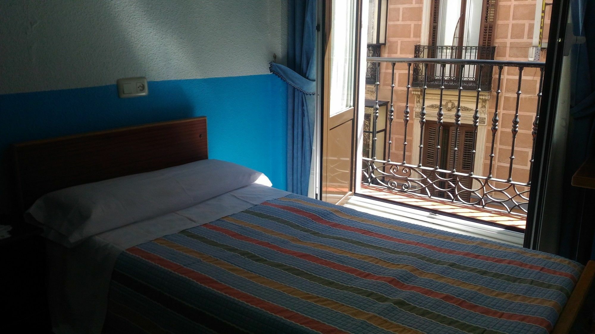 Hostal Palacios Fuencarral Madrid Kültér fotó
