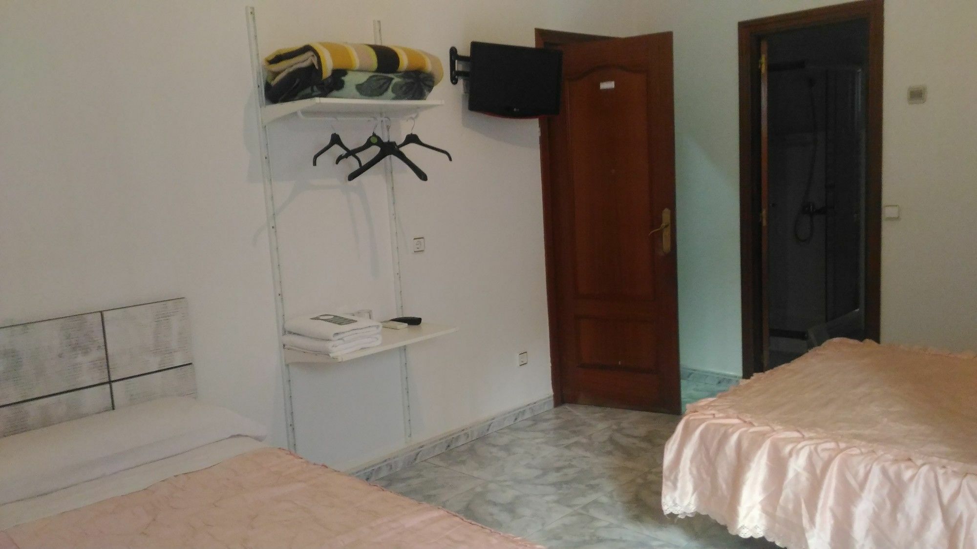 Hostal Palacios Fuencarral Madrid Kültér fotó