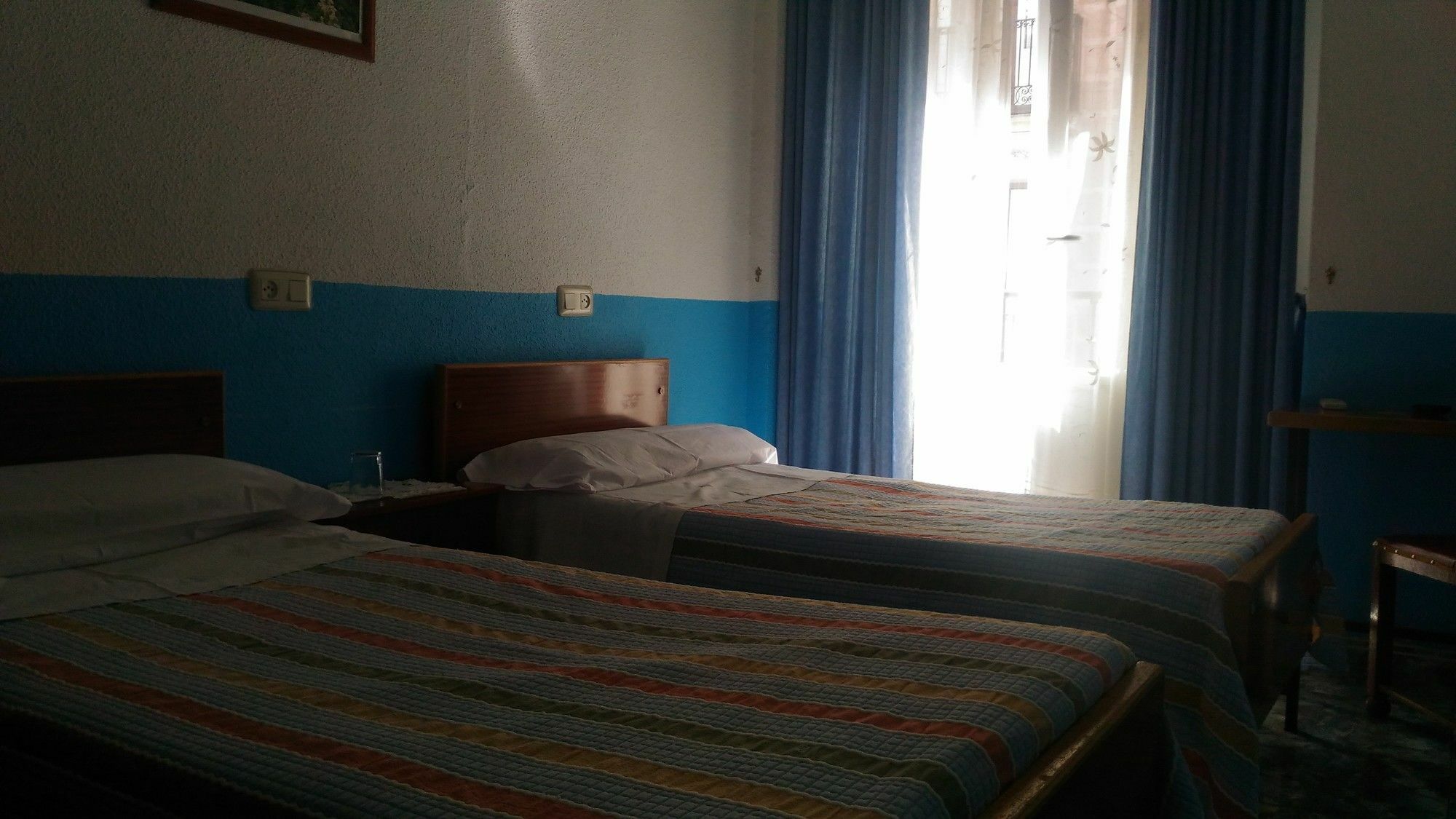 Hostal Palacios Fuencarral Madrid Kültér fotó